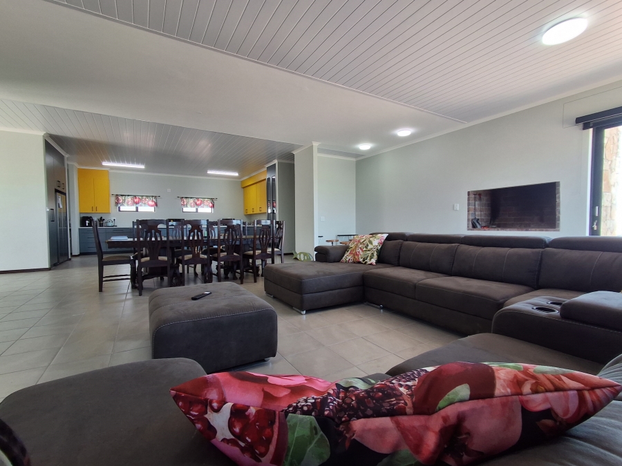 5 Bedroom Property for Sale in Stilbaai Oos Western Cape